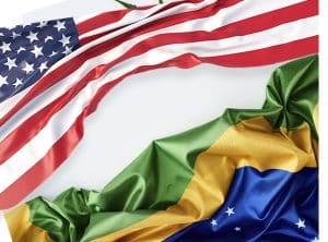 A imagem mostra duas bandeiras, uma do Brasil e a outra dos Estados Unidos. A imagem ilustra o texto 