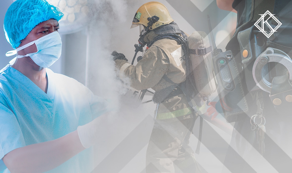 A imagem mostra diferentes profissionais que trabalham em condições de perigo ou insalubridade: um bombeiro, um policial e um médico. A imagem ilustra a publicação 