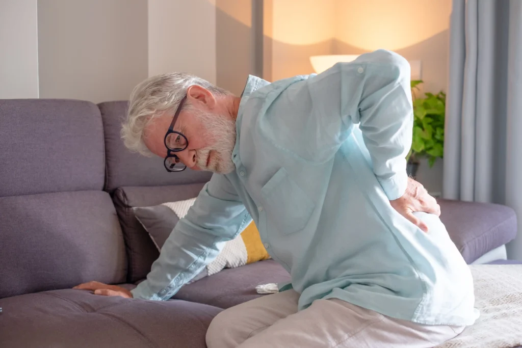 Espondilite aposenta? Quais os direitos e como solicitar?